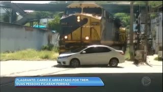 Flagrante carro é atingido por trem e arrastado por vários metros no RJ [upl. by Latihs]