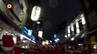 Zo zien honderden rennende kerstmannen eruit tijdens de Santa Run in Eindhoven [upl. by Havot]