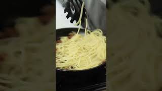 ¡La auténtica pasta carbonara está aquí [upl. by Solracnauj]