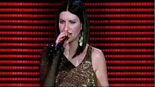 Laura Pausini  Amores Extraños live HD1080p [upl. by Eninnaej]