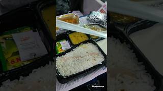 Prasanti Express Third Ac food🤭Rs180 🤔ପ୍ରଶାନ୍ତି ଏକ୍ସପ୍ରେସ ରେ ଲଞ୍ଚ ହେଲା short indian railway [upl. by Aisercal]