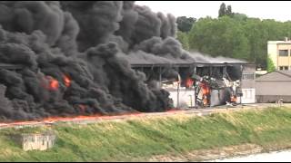 Großfeuer in Ludwigshafen Lagerhalle mit StyroporGranulat in Brand [upl. by Eniak326]