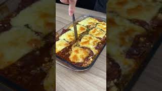 Un classique italien  La fameuse aubergine parmigiana [upl. by Eirotal485]