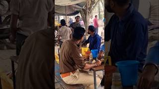 रोटी की कीमत भूखा ही जानता हैं😢🥹humanity motivation respect uppolice love trending viralvideo [upl. by Koffler]