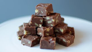 How to Make Traditional Fudge  Creamy Old Fashioned Fudge Recipe [upl. by Monie]