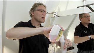 Instructie video Regelmatig schoonmaken van badkamer of douche [upl. by Idonna]