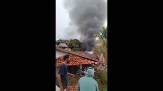 Vídeos mostram momento em que avião da Voepass cai em Vinhedo SP assista [upl. by Sheela]