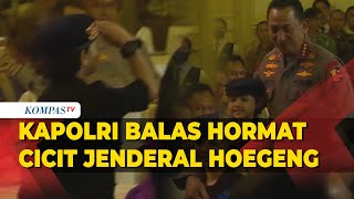 Momen Kapolri Balas Hormat Cicit Jenderal Hoegeng saat Bertemu di Acara Hoegeng Award 2023 [upl. by Aneri]