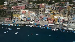 Marina Corricella il borgo dei pescatori a Procida  Superquark 27072022 [upl. by Cressler95]