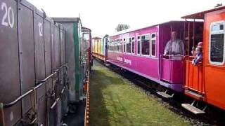 Inselbahn Langeoog Vorzug fährt über Ausweichgleis [upl. by Ruggiero]