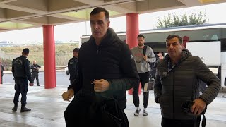 Η άφιξη της αποστολής του Ολυμπιακού στα quotΔύο Αοράκιαquot για τον τελικό με τον Παναθηναϊκό [upl. by Sucramej120]