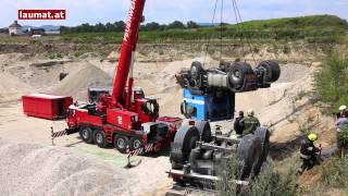 LKW in Kiesgrube gestürzt  Lenker erlitt schwere Verletzungen [upl. by Alcot]