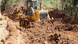 shantui bulldozer sd 16 carving mountain road  tractor shantui abriendo caminos en finca [upl. by Umont]