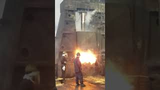 Giant steam forging hammer in Chicago  Огромный Кузнечный молот в Чикаго США [upl. by Johanan]