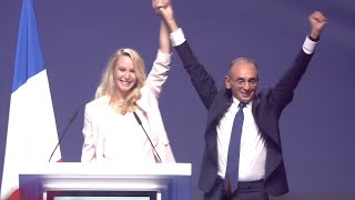 Présidentielle Marion Maréchal main dans la main avec Éric Zemmour lors du meeting à Toulon [upl. by Aliekat75]