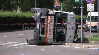 Incidente mortale a Milano scontro ambulanzaauto in viale Fulvio Testi [upl. by Antrim]