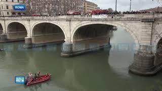 Roma il 2024 inizia con il tradizionale tuffo nel Tevere DIRETTA [upl. by Aivizt]