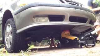 How to jack up a Saab 93 9902 [upl. by Ulrick]