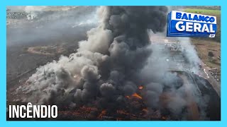 Bombeiros monitoram depósito de pneus que pegou fogo em Luziânia  Balanço Geral DF [upl. by Aicenad183]