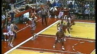 Michael Jordan 32 pts7asts3stls vs Hakeem Olajuwon amp Otis Thorpe 1991 [upl. by Sunny]