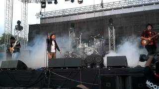 Boomarang opening for KoRn in India [upl. by Yetsirhc]