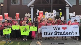 Sumner School District staff rally for increased wages [upl. by Michail]