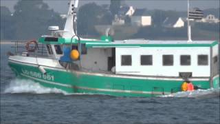 Izel Vor  Bateau qui Rentre au Port  Fileyeur  Lorient  passe  Larmor Plage  Bretagne  France [upl. by Nnahoj]