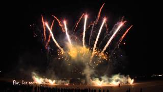 Musikfeuerwerk für Linde Material Handling GmbH auf dem ehemaligen Flughafen Berlin Tempelhof [upl. by Folsom]