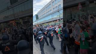 Polizei nimmt Demonstranten fest shorts [upl. by Mastic]