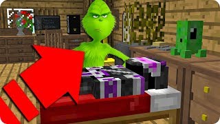 TROLLEO A YOUTUBER DISFRAZADO DE EL GRINCH EN MINECRAFT 😂 [upl. by Idnas249]