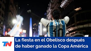 Los hinchas festejaron en el Obelisco el bicampeonato conseguido en la Copa América [upl. by Marsh]