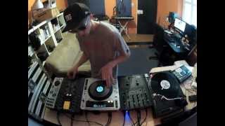 Dj BK  Pioneer CDJ Vs Technics Turntable  Scratch Comparison [upl. by Nnaacissej]