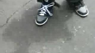 Incredible Video of a guy tie his shoe laces by shaking [upl. by Rosana607]