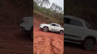 Fiat Toro 4x4 no barro [upl. by Asyram]