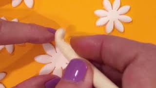 How to make Fondant Daisies [upl. by Vrablik]