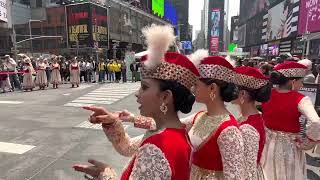 MughalEAzam Musical Play in Time Square  मुग़ल ए आज़म  مغل اعظم जब प्यार किया तो डरना क्या [upl. by Ellennahs905]