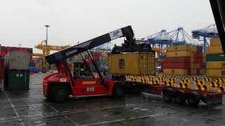 부산신항만칼마 리치스태커 kalmar reach stacker 도어 전환 작업 모습 [upl. by Claman]