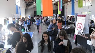 Más de 1400 estudiantes secundarios visitaron la feria Construir Futuro [upl. by Hamilton]