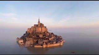 Grandes Marées  le MontSaintMichel redevient une île [upl. by Krutz]