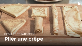 Comment plier une crêpe  Recettes de crêpes [upl. by Mitinger658]