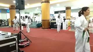 Latihan Taekwondo di Mall Dolyo Chagi Idan Dolyo Chagi Dwi Chagi [upl. by Yra]