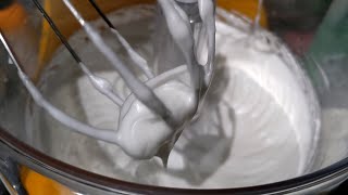 Whisking two egg whites with the Ankarsrum Stand Mixer Australia [upl. by Washington]