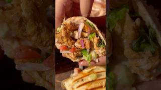 Kia Aapny is Tara sy Chicken Wrap try kiya hai 🔥🤤 shorts trendingshorts chickenwrap [upl. by Dick]