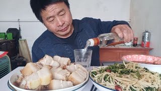 午饭一盘子白肉，一盘子拌凉菜，三两白酒。 [upl. by Josias]