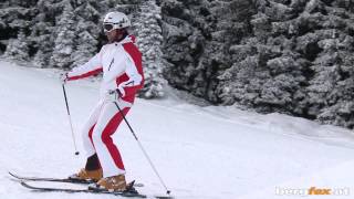 Skifahren lernen  Schneepflug zum Bremsen  Pflugbogen um mit den Skieren erste Kurven zu fahren [upl. by Akcirahs]