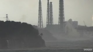 福島第1原発を襲う津波 [upl. by French]