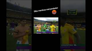 Dibu Martínez le pega a la cámara partido contra Colombia [upl. by Phelgen85]