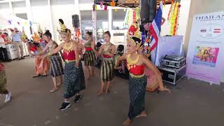 Thailändische Tanzgruppe Seestadtfest 2023 UBahn Trasse [upl. by Harbert897]