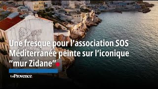 Une fresque géante peinte sur liconique quotmur Zidanequot à Marseille [upl. by Emlynn]