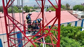 Trabajos en altura y procedimientos de rescate en torres de telecomunicaciones  ELFEC [upl. by Marsiella490]